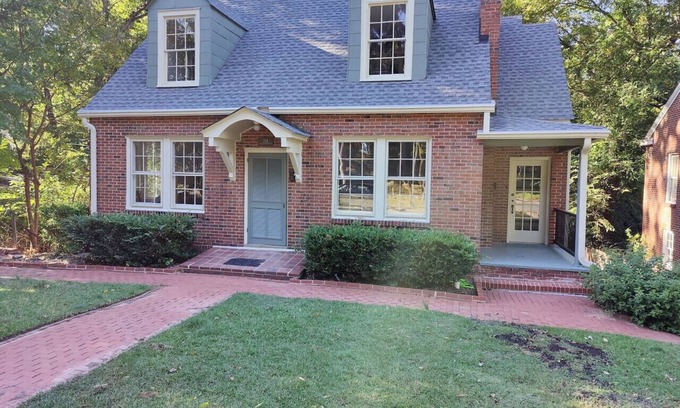 Sanford House | Historic Mayor`s Manor | 2 King Bds Fenced Yard