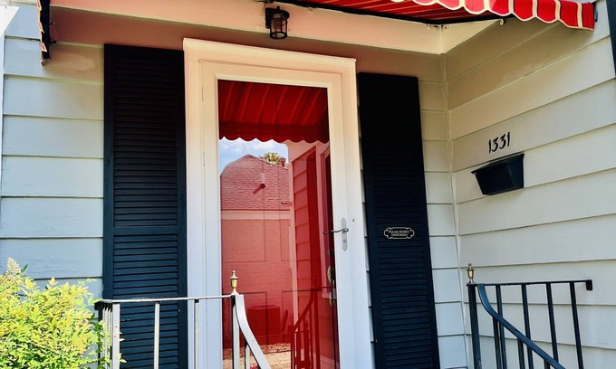 Parkside Cottage | Historic Parkside Cottage in Savannah