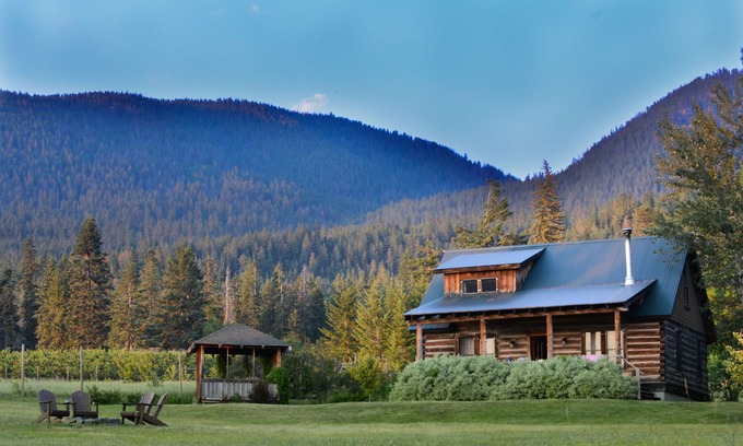 Polson Cabin | Historic Restored 1200 Sf Log Lodge Overlooking Flathead Lake