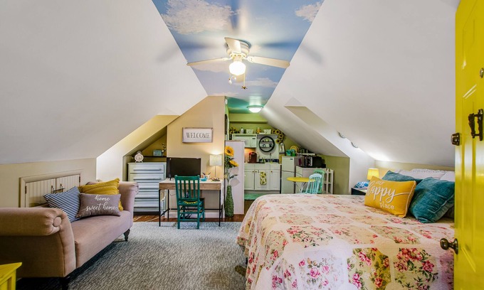 Beach Institute Apartment | Historic studio with kitchenette & easy parking - near dining & walk to downtown