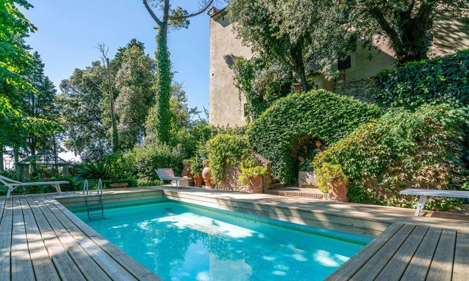 Giugnano House | Historic vacation home in a hilly location in the characteristic historic village of Larciano Castel