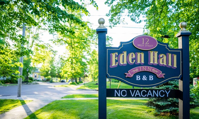 Queens Square House | Historical , Victorian house style B&B