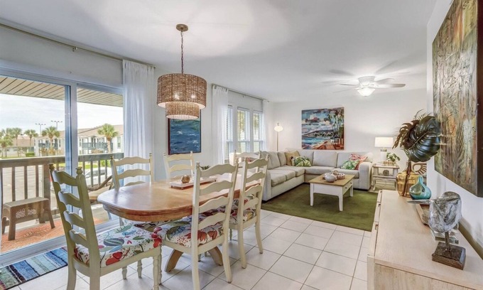 Fernandina Beach Condo | Hit the Courts, Hit the Beach: Playcation Awaits