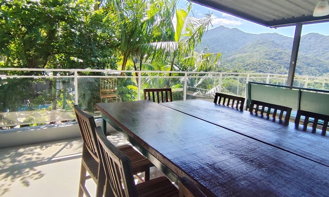 Vargem Grande House | House with lounge balcony and panoramic view in Vargem Grande,