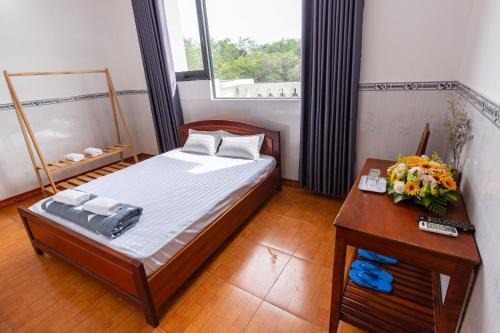 Di An Hotel | Hoa Cúc Phương Hotel Dĩ An - Bình Dương