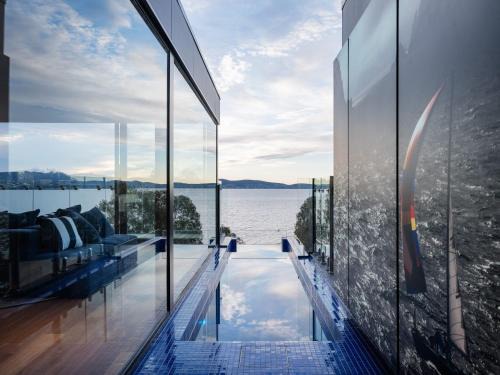 Battery Point Apartment | 'Hobart' - Waterfront penthouse with private heated pool