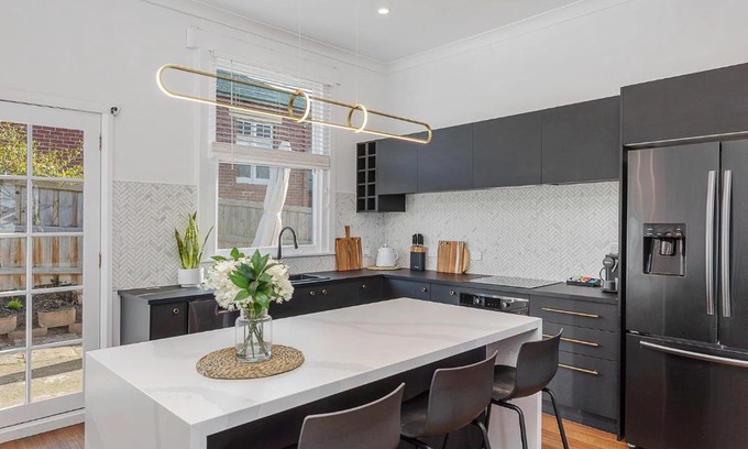 Sandy Bay House | Hobarts Finest, Central location, LUX 3bdm