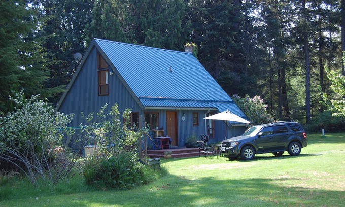 Regional District of Nanaimo Cottage | Hobos Pond Cottage. A pet friendly place on the gorgeous Englishman River.