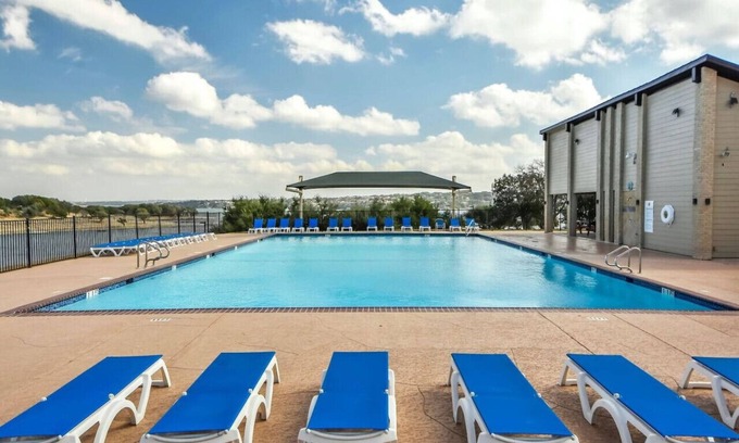 Point Venture Apartment | `Hogan Hideaway` Lake, Pool, Golf course, Gym!