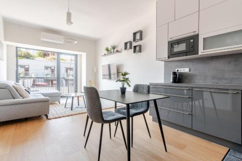 Holesovice Apartment | Holešovice Retreat, Balcony, Air-Con and Secure Parking