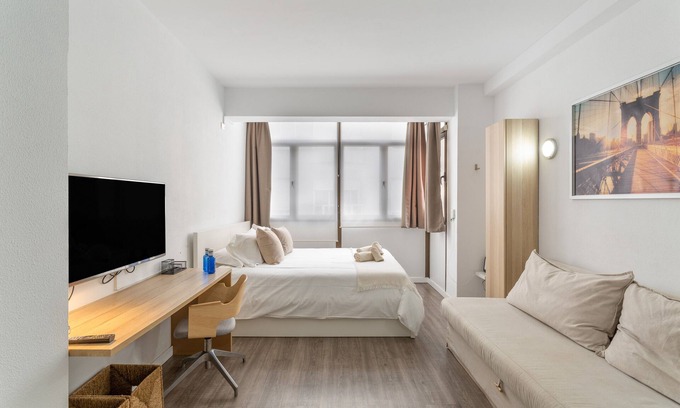 Las Palmas de Gran Canaria Apartment | Holiday Studio 'Siempreviva Beach' with Wi-Fi
