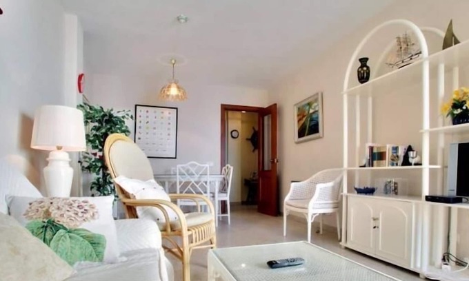 Estepona Apartment | Holi- Rent Veramar Cozy apartment with pool and WiFi at Estepona