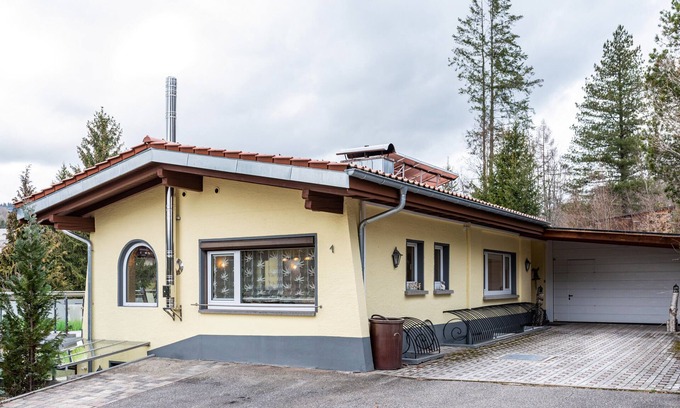 Feldberg Apartment | Holiday Apartment "Schwarzwälder Kirsch Oben" with Private Terrace, Private Garden & Wi-Fi