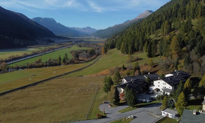 La Punt-Chamues-ch Apartment | Holiday apartment La Punt-Chamues-ch for 1 - 6 persons with 3 bedrooms - Holiday apartment