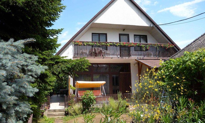 Balatonboglar Apartment | Holiday apartment with Wi-Fi and air conditioning