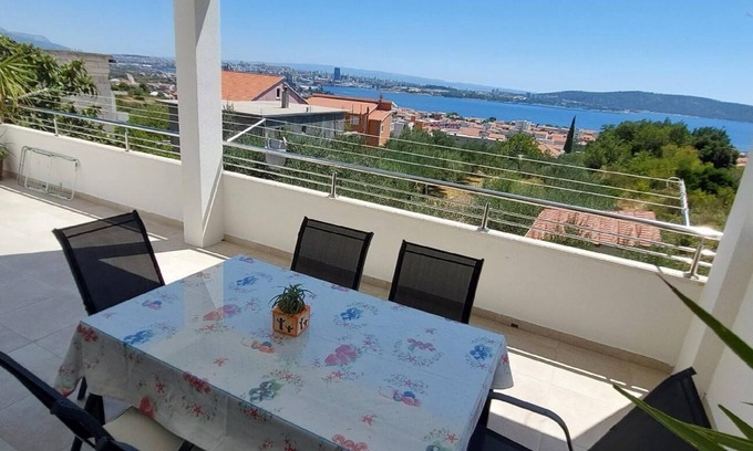 Kastel Sucurac Apartment | Holiday apartment Kaštel Sućurac for 1 - 4 persons with 2 bedrooms - Holiday apartment in one or mul