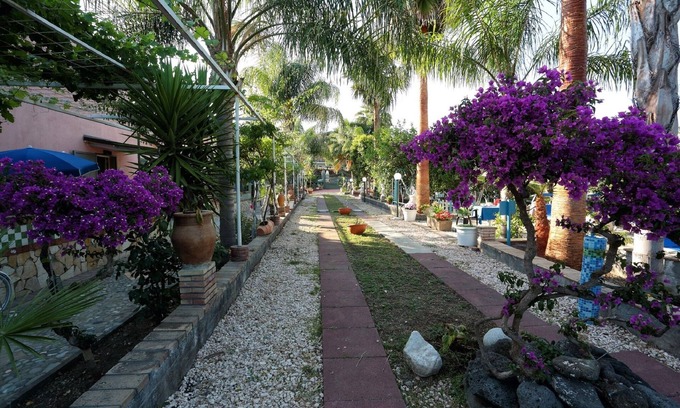 Giardini Naxos Apartment | Holiday Apartment with garden view on Etna
