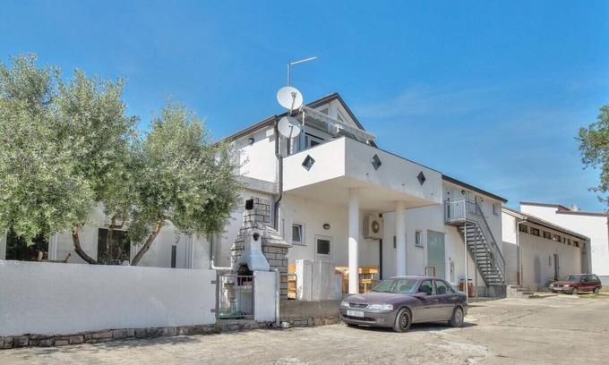 Katoro Apartment | Holiday apartment 200 m from the beach