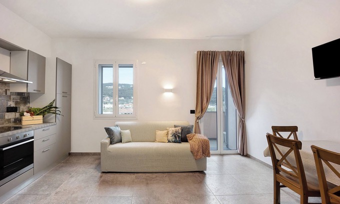 Andora Apartment | Holiday Apartment "Antichi Ricordi - Il Nido" with 2 Balconies, Shared Pool & Wi-Fi