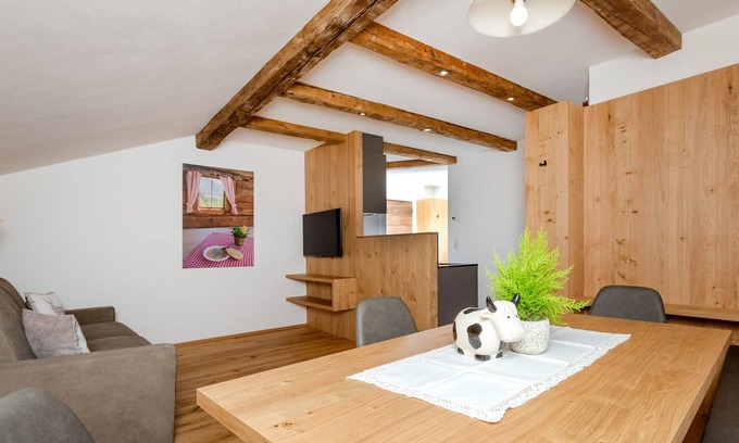 Valle di Casies Apartment | Holiday Apartment 'Ausserharmerhof Bergdiamant' with Mountain View, Shared Garden and Wi-Fi