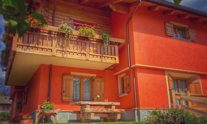 Valdisotto Apartment | Holiday Apartment "Casa Clus Bormio 2" with Mountain View, 2 Balconies & Wi-Fi