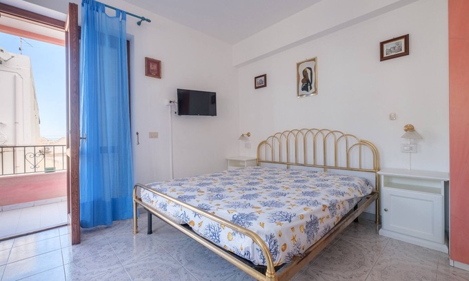 Canneto Apartment | Holiday Apartment "Case Vacanza Armando Mono Lipari" near Beach with Balcony & Wi-Fi