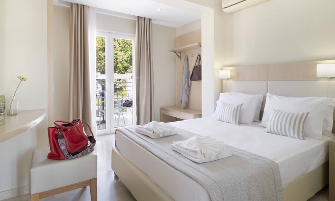 Vassiliki Apartment | Holiday Apartment 'Cosmos 2' close to the Beach with Shared Terrace & Wi-Fi