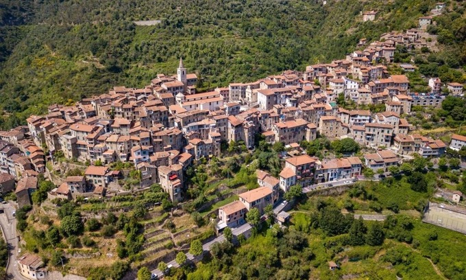 Apricale Apartment | Holiday Apartment "Delle Coccinelle' with Mountain View & Private Terrace