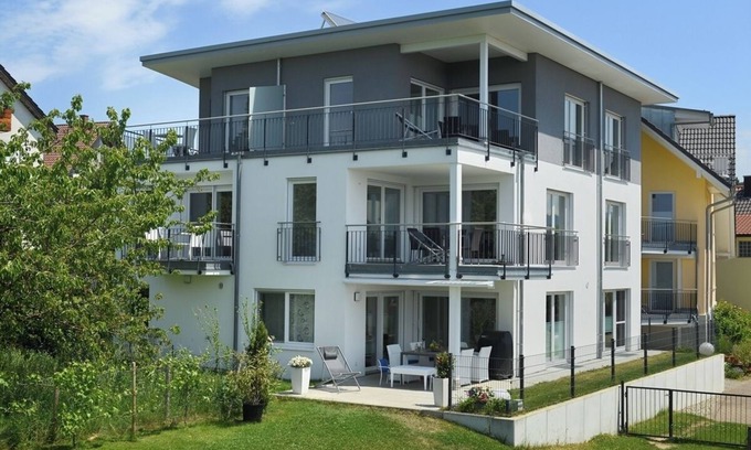 Enzisweiler Apartment | Holiday Apartment 'Dinkelbach Feriendomicil 2 A Easy Living' with Lake View and Elevator