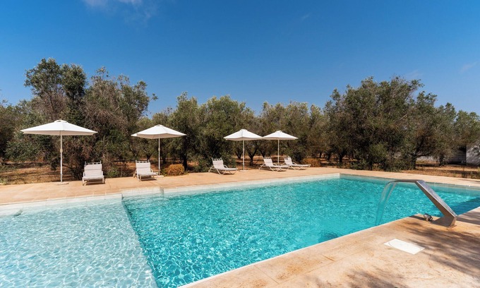 Ugento Apartment | Holiday Apartment "Domus Mea Salento Arazzo Giallo" with Shared Pool, Shared Terrace & Wi-Fi