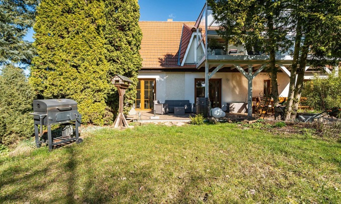 Blankensee Apartment | Holiday Apartment "Eichenhof" with Shared Terrace, Private Garden and Wi-Fi