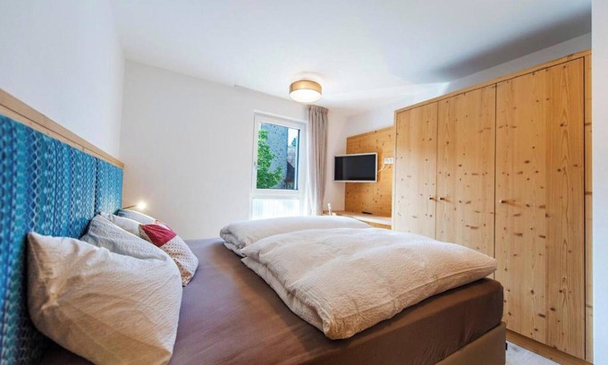 Albions Apartment | Holiday Apartment "Gass B" with Mountain View, Private Terrace and Wi-Fi