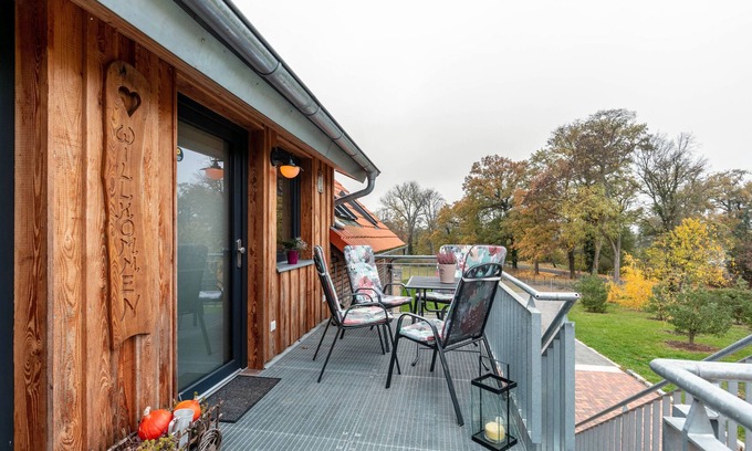 Alt Zeschdorf Apartment | Holiday Apartment 'Hühnernest' with Shared Terrace, Shared Garden and Wi-Fi