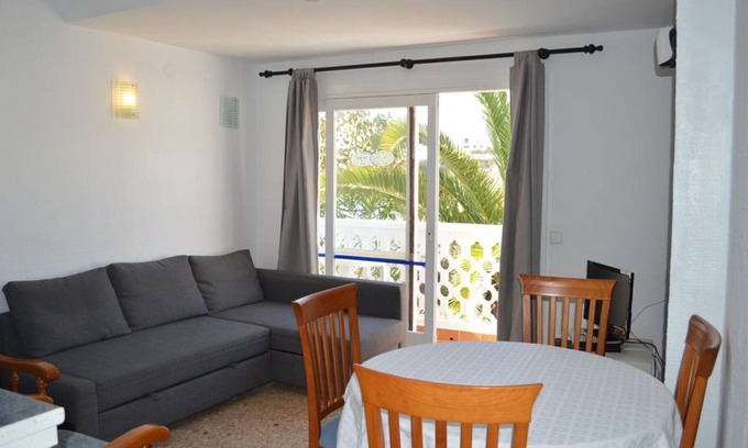 Es Canar Apartment | Holiday Apartment in a Well-Maintained Complex with Wi-Fi and Balcony