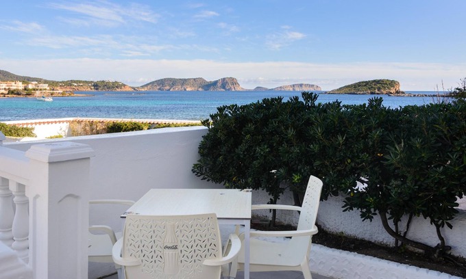 Es Canar Apartment | Holiday Apartment in a Well-Maintained Complex with AC and Terrace