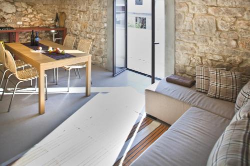 Funtana Apartment | Holiday apartment in Funtana with balcony, air conditioning, WiFi, washing machine 4982-1