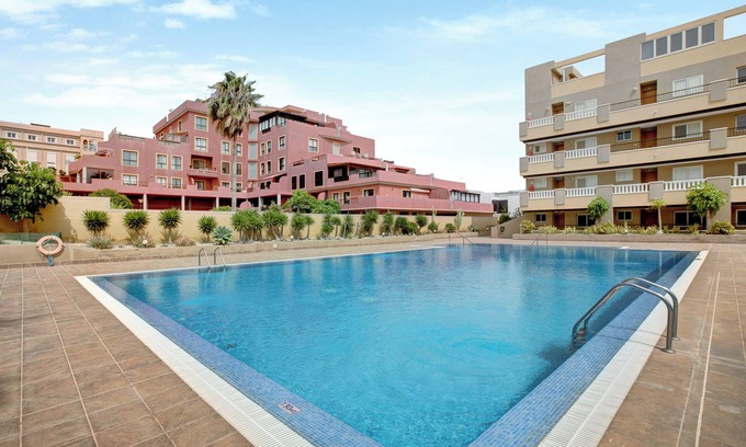 El Medano Apartment | Holiday Apartment 'La Perla D22 By Médano Rentals' with Shared Pool, Balcony and Wi-Fi