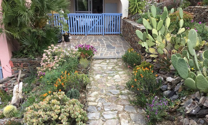 Cerbere Apartment | Holiday Apartment "La Nicrom" with Sea View, Shared Pool & Wi-Fi