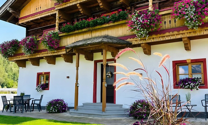 Maria Alm am Steinernen Meer Apartment | Holiday Apartment "Langeck" with Balcony and Mountain View