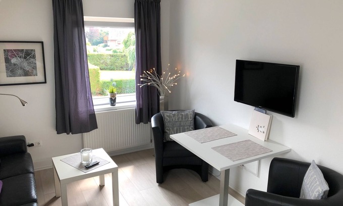 Horumersiel Apartment | Holiday Apartment 'Lenchen' with Garden, Terrace and Wi-Fi