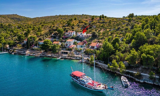 Bobovisca Apartment | Holiday apartment Lozisca for 1 - 4 persons with 2 bedrooms - Holiday apartment in one or multi-fami