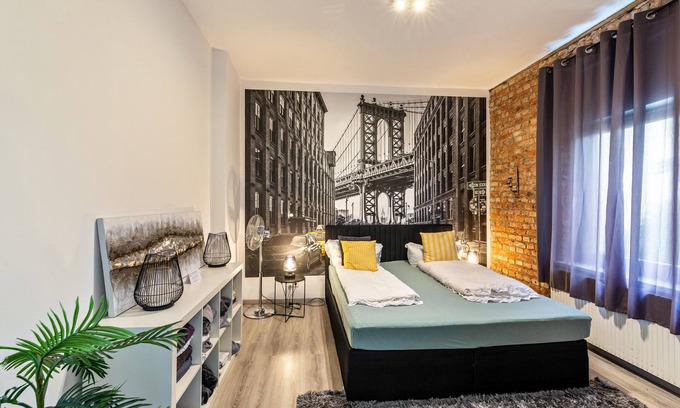 Wanheimerort Apartment | Holiday Apartment 'New York' with Shared Terrace, Shared Garden & Wi-Fi