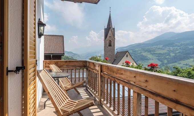 Albions Apartment | Holiday Apartment "Plose Winklerhof" with Mountain View, Balcony & Wi-Fi