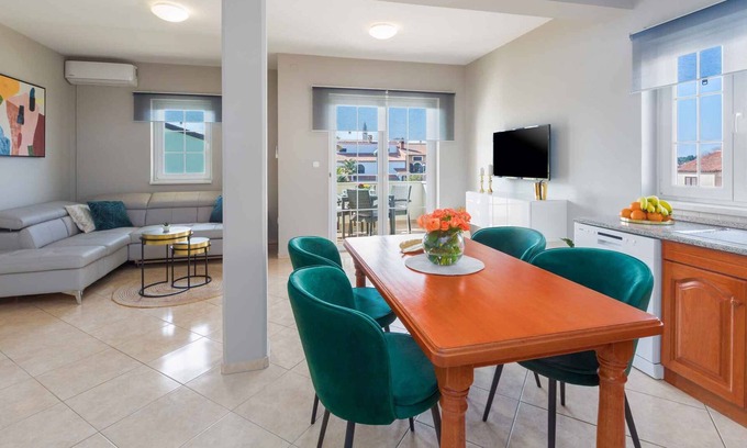 Funtana Apartment | Holiday apartment quiet area, air-conditioned, with a nice balcony