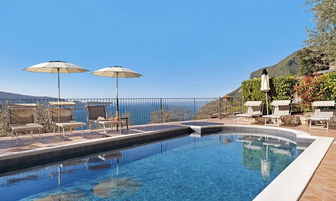 Oldesio Apartment | Holiday Apartment 'Rustico Spagnol 1' with Lake View, Pool & Wi-Fi