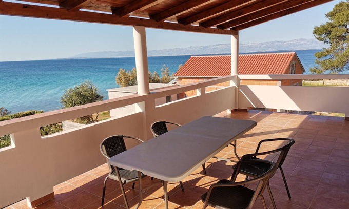 Susica Apartment | Holiday apartment Ugljan (Ort) for 1 - 6 persons with 2 bedrooms - Row house