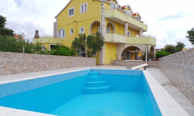 Sibenik Apartment | Holiday apartment with balcony and air conditioning
