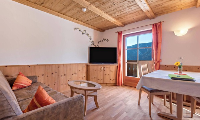 Albions Apartment | Holiday Apartment “Wasserfall” near Seiser Alm with Mountain View & Balcony