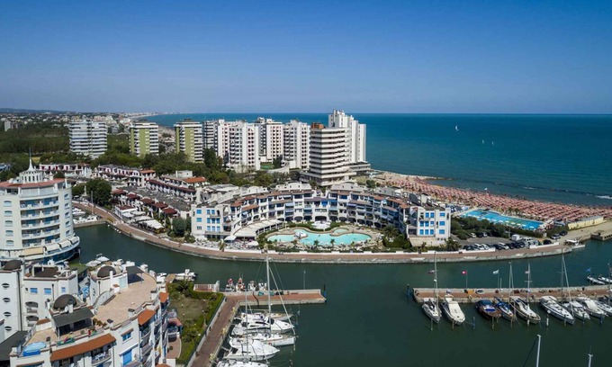Misano Adriatico Apartment | Holiday apartment with air conditioning and balcony