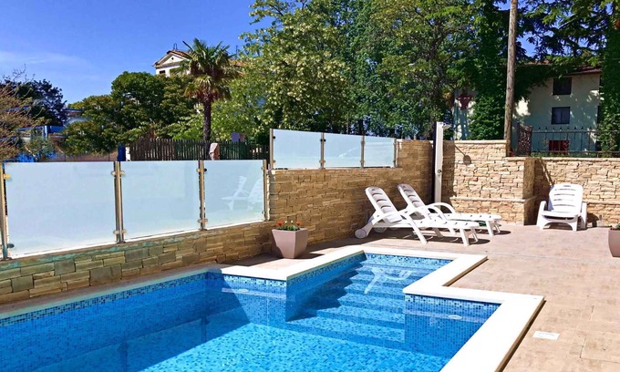 Savudrija Apartment | Holiday apartment with terrace and swimming pool